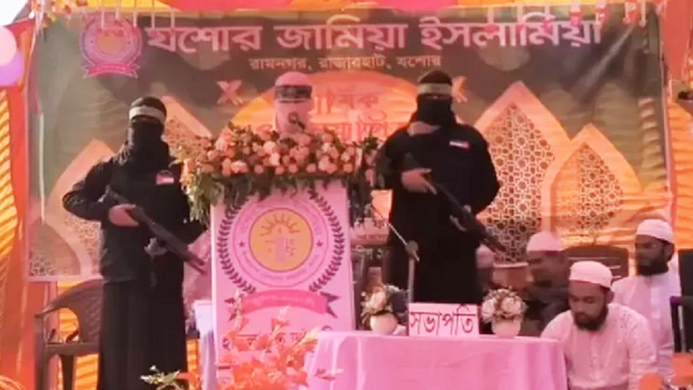 মাদরাসার একটি অনুষ্ঠান যেভাবে সামাজিক যোগাযোগমাধ্যমে তোলপাড় তৈরি করলো