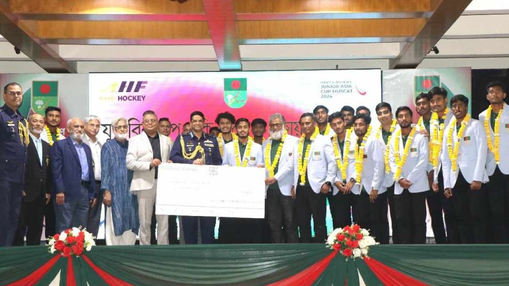 ৫ লাখ টাকা পুরস্কার পাচ্ছে বিশ্বকাপে নাম লেখানো হকি দল