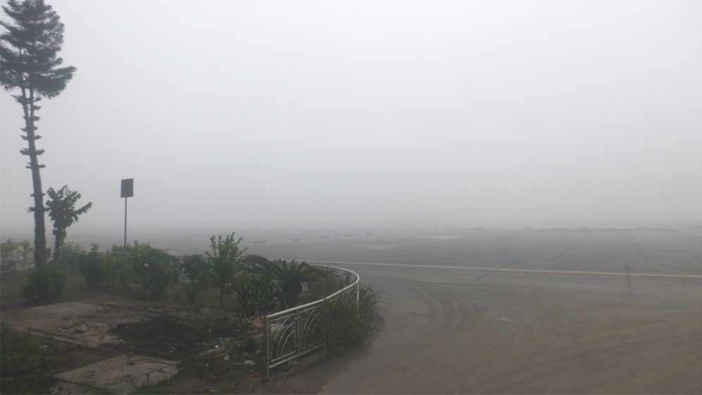 ঘন কুয়াশার চাদরে ঢাকা নীলফামারী, বাড়ছে শীতের তীব্রতা