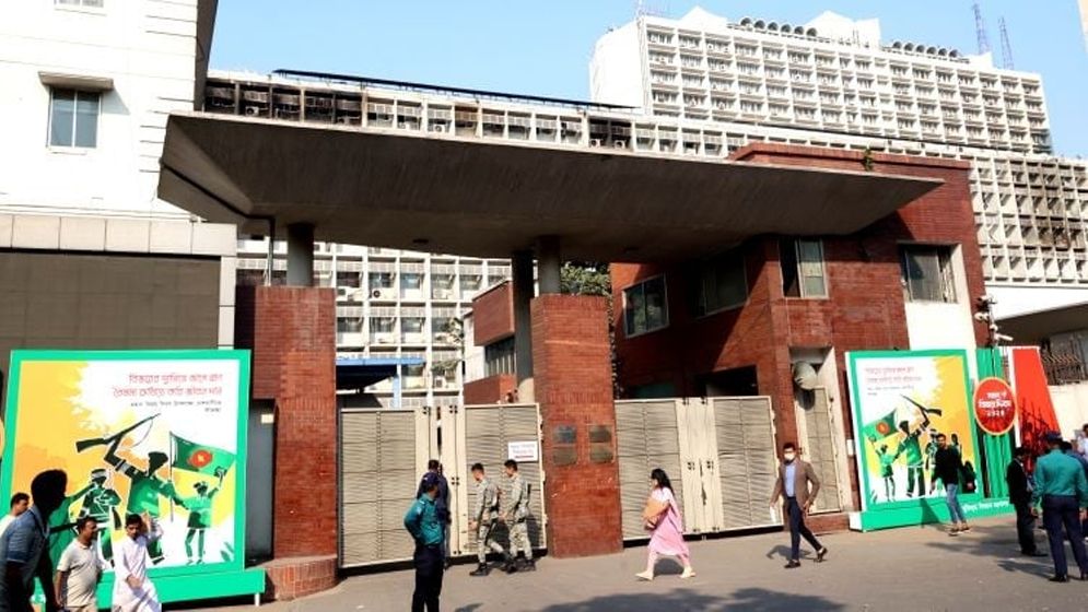 বাংলাদেশ সচিবালয়ে কড়া নিরাপত্তা ও নিয়ন্ত্রিত প্রবেশাধিকার