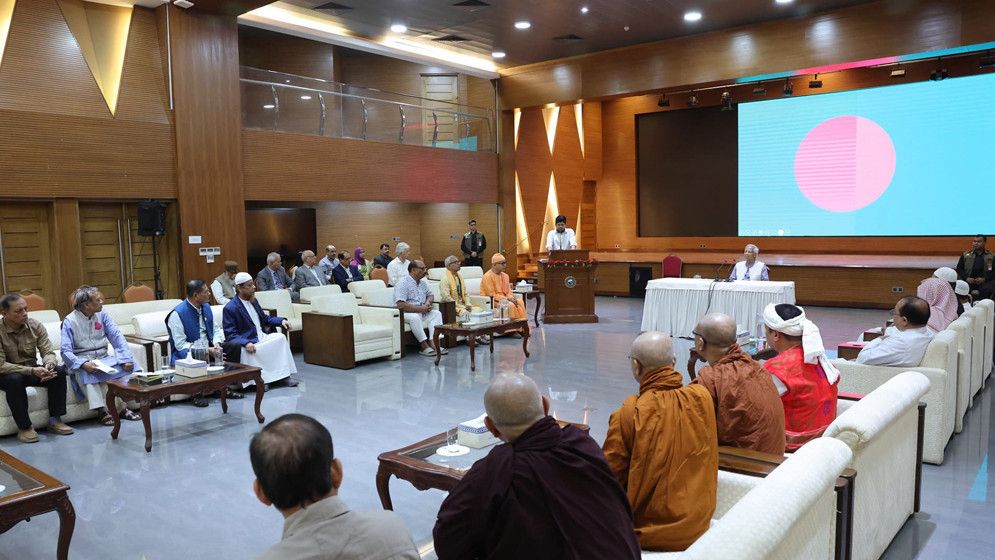 ধর্মীয় নেতাদের যে বার্তা দিলেন প্রধান উপদেষ্টা