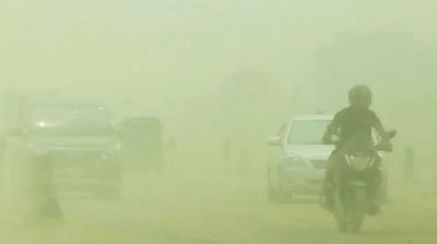 ছুটির দিনেও বায়ুদূষণের শীর্ষে ঢাকা