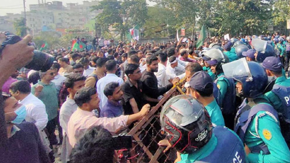 রামপুরায় বিএনপির পদযাত্রায় পুলিশের বাধা, ৬ প্রতিনিধি যাচ্ছে ভারতীয় হাইকমিশনে