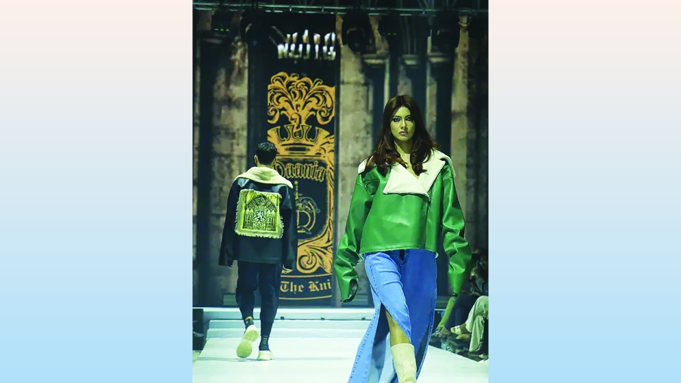 মোবাইল, ল্যাপটপ নষ্ট করছে ত্বক ! 