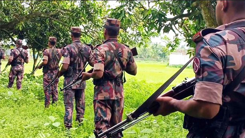 সীমান্তে সাউন্ড গ্রেনেড-টিয়ারশেল ব্যবহারের অনুমতি পেলো বিজিবি