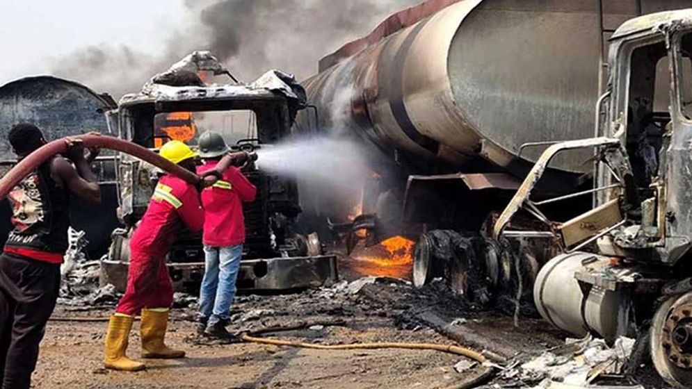 নাইজেরিয়ায় জ্বালানি ট্যাঙ্কার বিস্ফোরণে নিহত ১৮