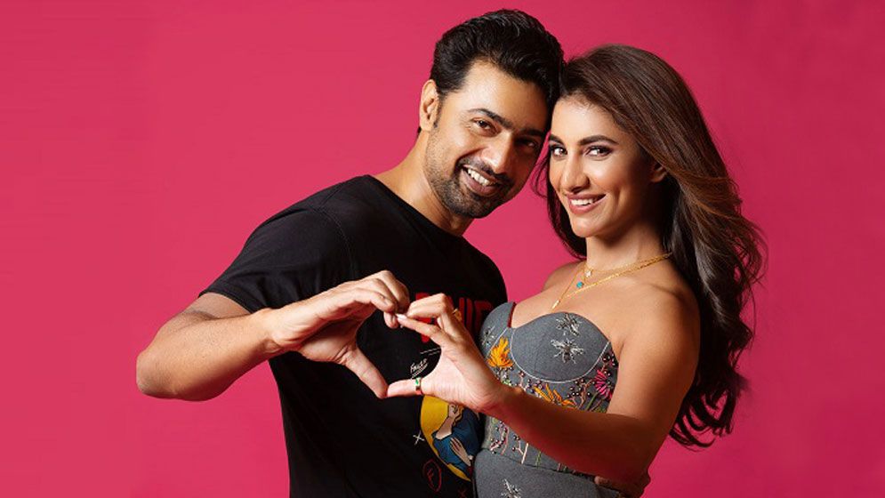 ‘নটী বিনোদিনী’ ছবি নিয়ে যা বললেন দেব-রুক্মিণী