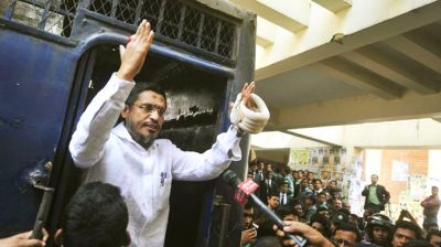বাবরের মুক্তির অপেক্ষায় কারাগারের সামনে নেতাকর্মীদের ভিড়