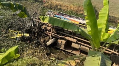 নগরকান্দায় ট্রাক ও যাত্রীবাহী বাসের মুখোমুখি সংঘর্ষ, নিহত ২