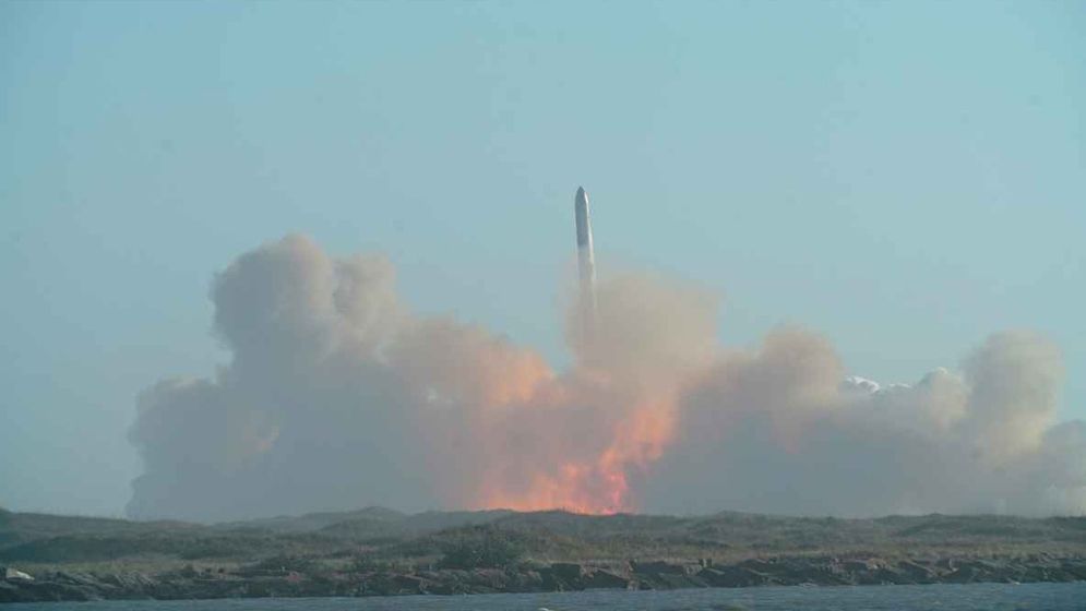 মাঝ আকাশে বিস্ফোরিত হলো ইলন মাস্কের স্টারশিপ রকেট