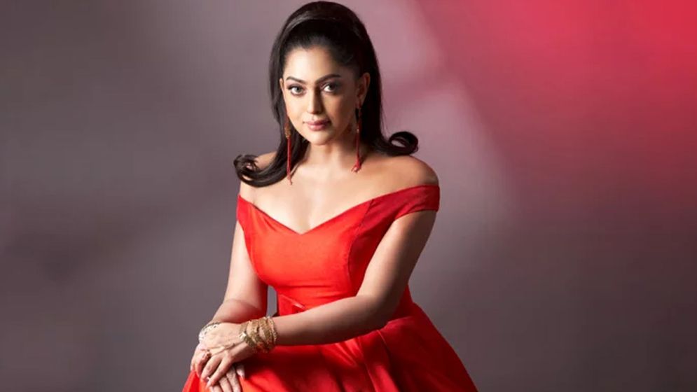 বিমানবন্দরের ঘটনা নিয়ে যা বললেন নিপুণ