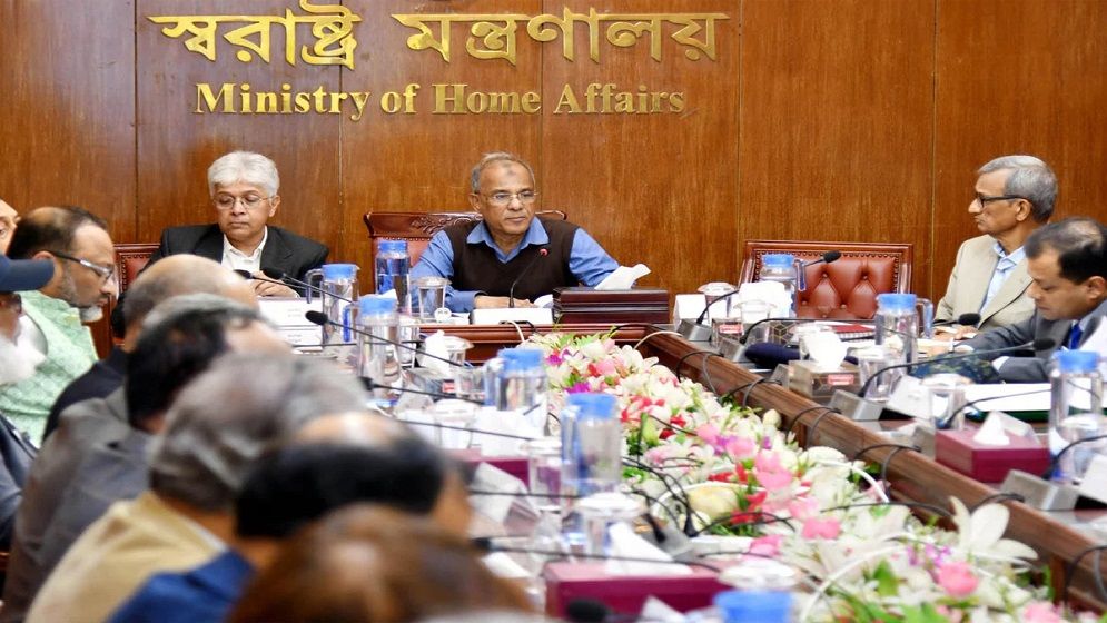 জনগণই রেললাইন থেকে তিতুমীর শিক্ষার্থীদের উঠিয়ে দেবে: স্বরাষ্ট্র উপদেষ্টা