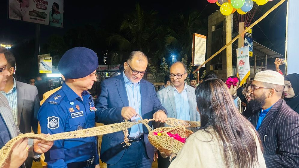 পাট পণ্যের বহুমুখীকরণের উদ্যোগ নেয়া হয়েছে : বাণিজ্য উপদেষ্টা