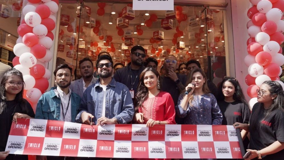 মাইক্লোর নতুন শাখা উদ্বোধনে তাহসান ও ফারিণ