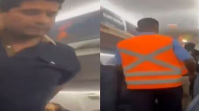 মাঝ আকাশে সহযাত্রীকে গুলি করে হত্যার হুমকি যুবকের