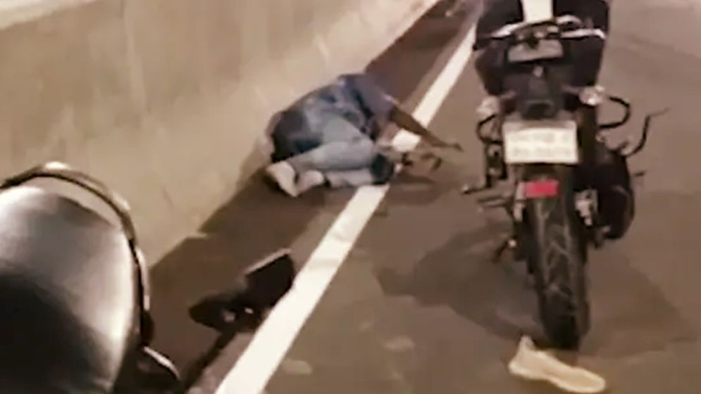 ভালোবাসা দিবসে প্রেমিকাকে নিয়ে ঘুরতে বেরিয়ে প্রাণ গেলো প্রেমিকের