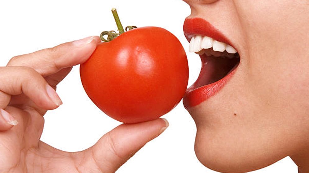 সকালে খালি পেটে টমেটো খাওয়ার উপকারিতা