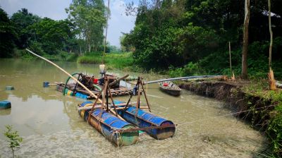 হরিরামপুর ও শিবালয়ে উপজেলা প্রশাসনের দোহাই দিয়ে ড্রেজার বাণিজ্য