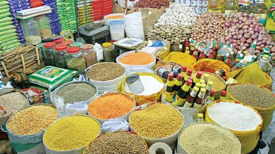 নিত্যপণ্যের দামের চাপে জনজীবন চিড়েচ্যাপ্টা