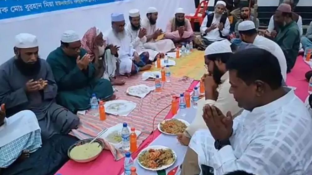 চুরি করা গরুর মাংস দিয়ে প্রবাসীর বাড়িতে ইফতার মাহফিল!  