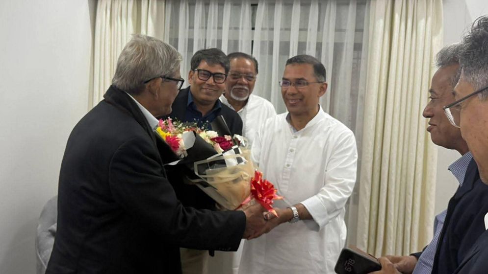 তারেক রহমানকে ফখরুলের ফুলেল শুভেচ্ছা