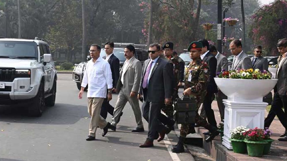 তেজগাঁও কার্যালয়ে প্রধানমন্ত্রীর প্রথম দিন: ডাকটিকিট অবমুক্ত ও বৃক্ষরোপণ 