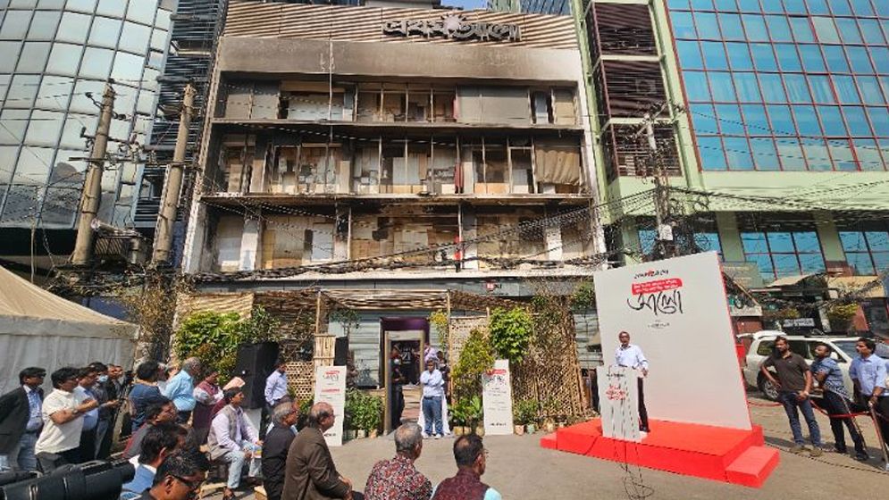 অগ্নিদগ্ধ প্রথম আলোতে শিল্পকর্ম প্রদর্শনী ‘আলো’