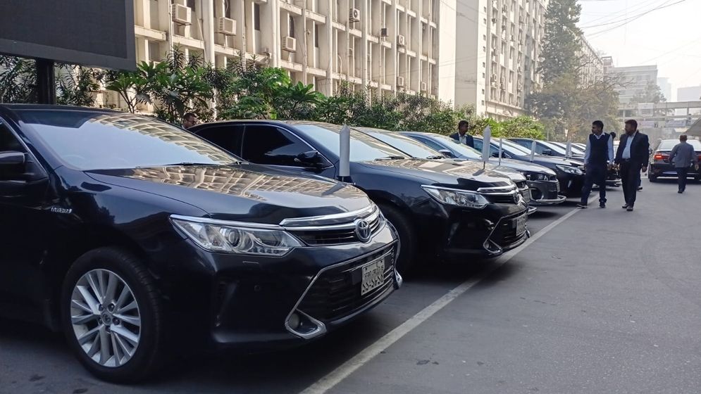 নতুন মন্ত্রীদের জন্য ৪৭ গাড়ি আনা হলো সচিবালয়ে  