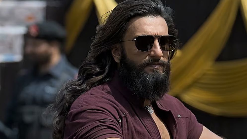 ১০ কোটি রুপির দাবিতে রণবীর সিংকে হুমকি