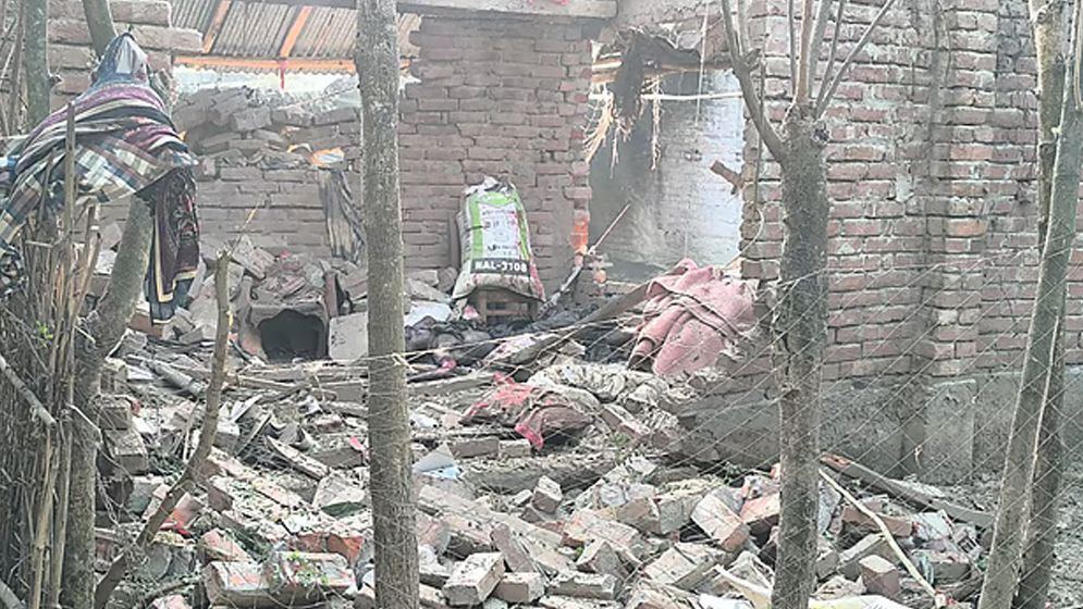 চাঁপাইনবাবগঞ্জে ‘ককটেল বানানোর সময়’ বিস্ফোরণ, নিহত ২   