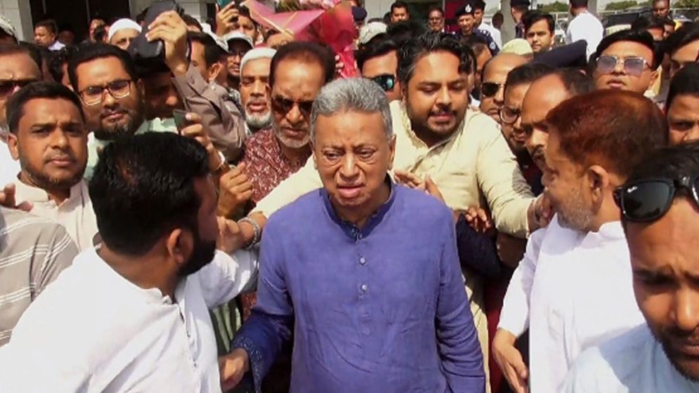 ‘সরকারের ওপর বিশাল ঋণের বোঝা রয়েছে’