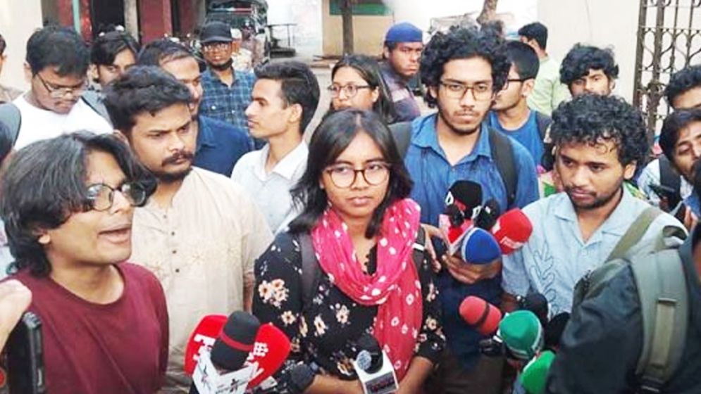 ডিসি মাসুদকে অপসারণের দাবিতে বিক্ষোভ