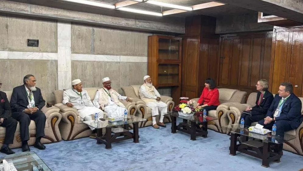 ডা. শফিকুর রহমানের সঙ্গে বিভিন্ন দেশের প্রতিনিধি দলের সাক্ষাৎ  