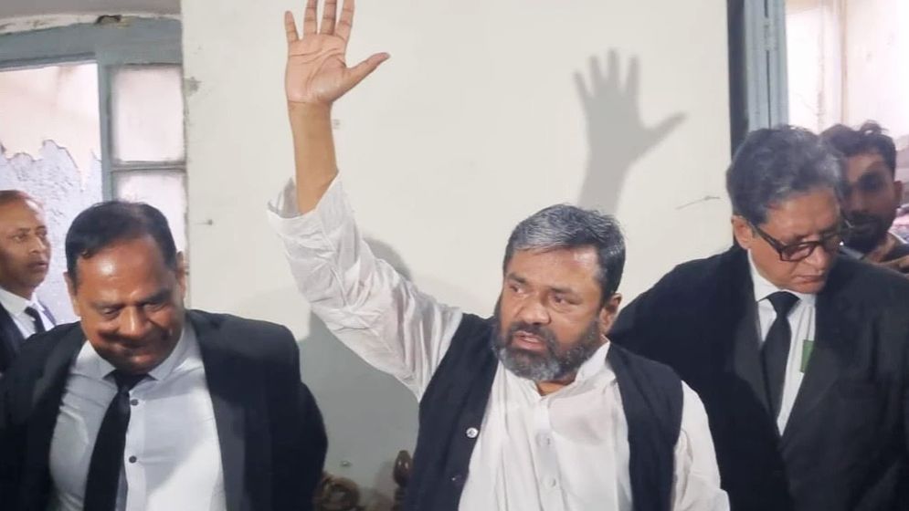 আত্মসমর্পন করে জামিন পেলেন আওয়ামী লীগের এমপি