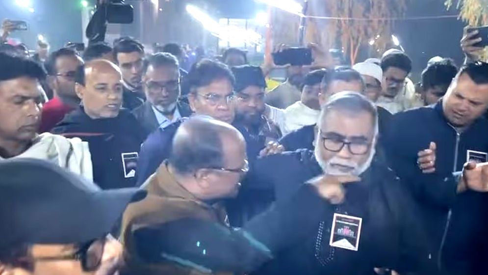 ছাত্রদলের ক্ষোভে পুনরায় মোনাজাত