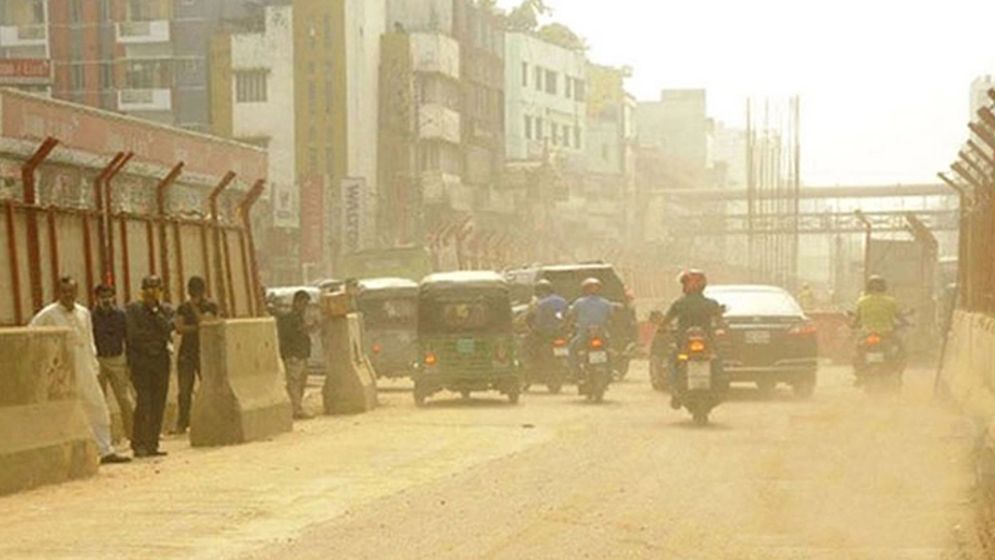 ছুটির দিনেও নেই স্বস্তি, ঢাকার বাতাস আজও ‘দুর্যোগপূর্ণ’ 