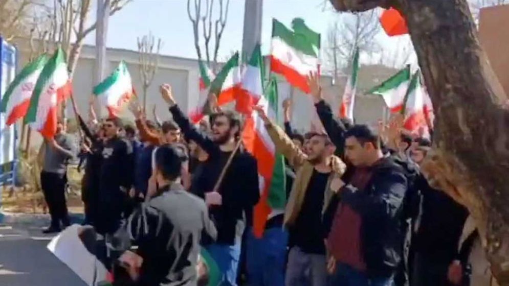 শিক্ষার্থীদের সরকারবিরোধী বিক্ষোভে উত্তাল ইরান  