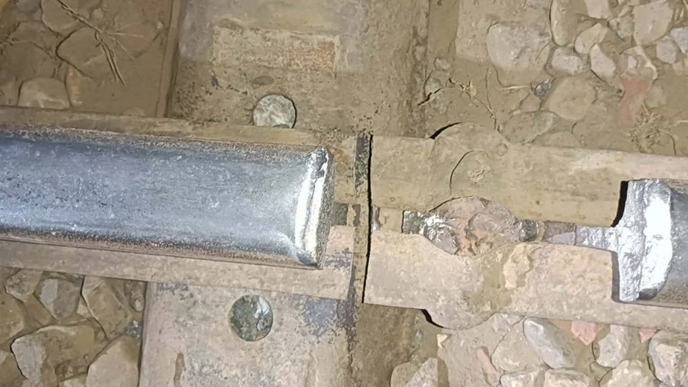 রেললাইন ভেঙে যাওয়ায় ঢাকা-ময়মনসিংহ রেল চলাচল বন্ধ