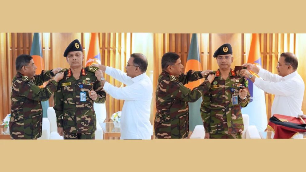 পদোন্নতিপ্রাপ্ত ২ সেনা কর্মকর্তাকে র‌্যাঙ্ক ব্যাজ পরালেন প্রধানমন্ত্রী