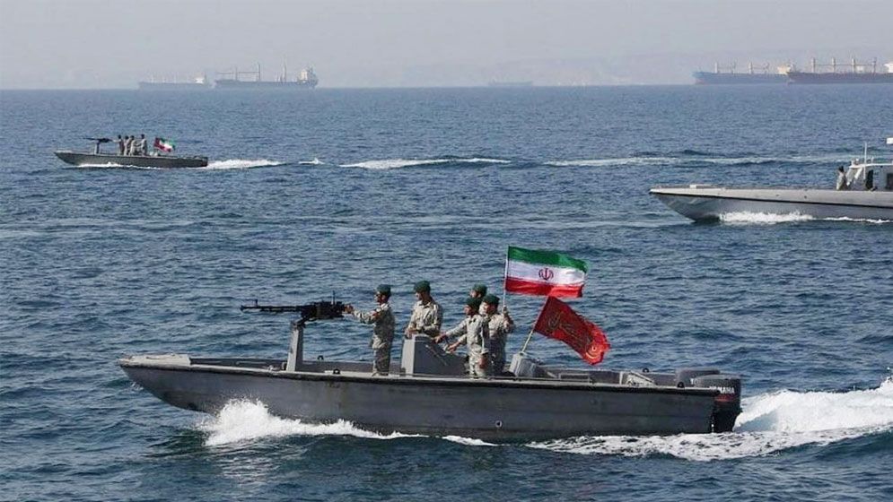 ইরানের প্রতিরক্ষা বাহিনীর হরমুজ প্রণালীতে সামরিক মহড়া শুরু