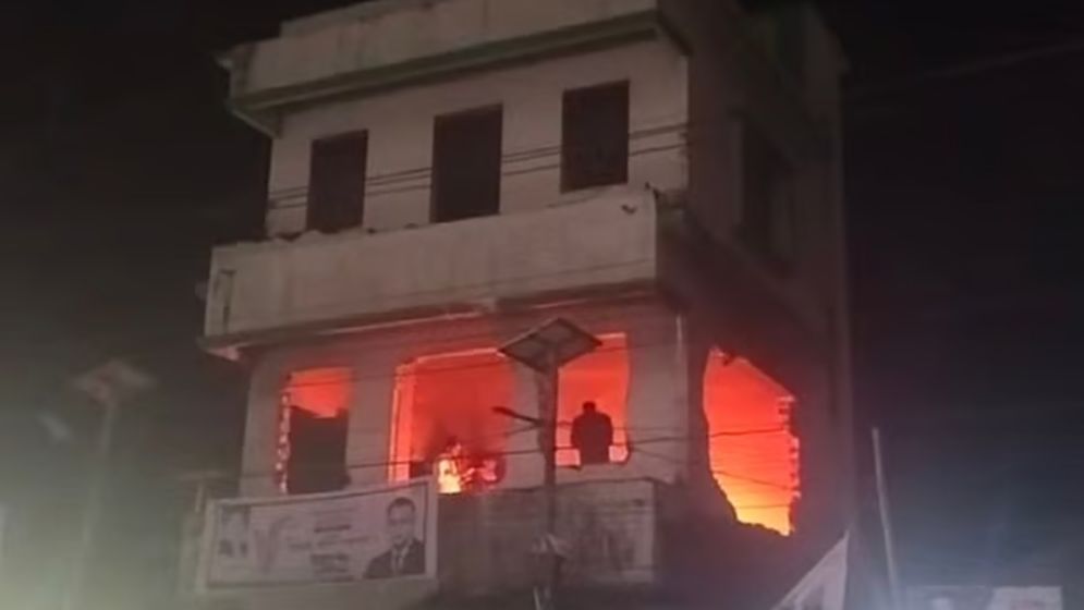 আ.লীগের কার্যালয় উদ্বোধনের পর এনসিপির আগুন