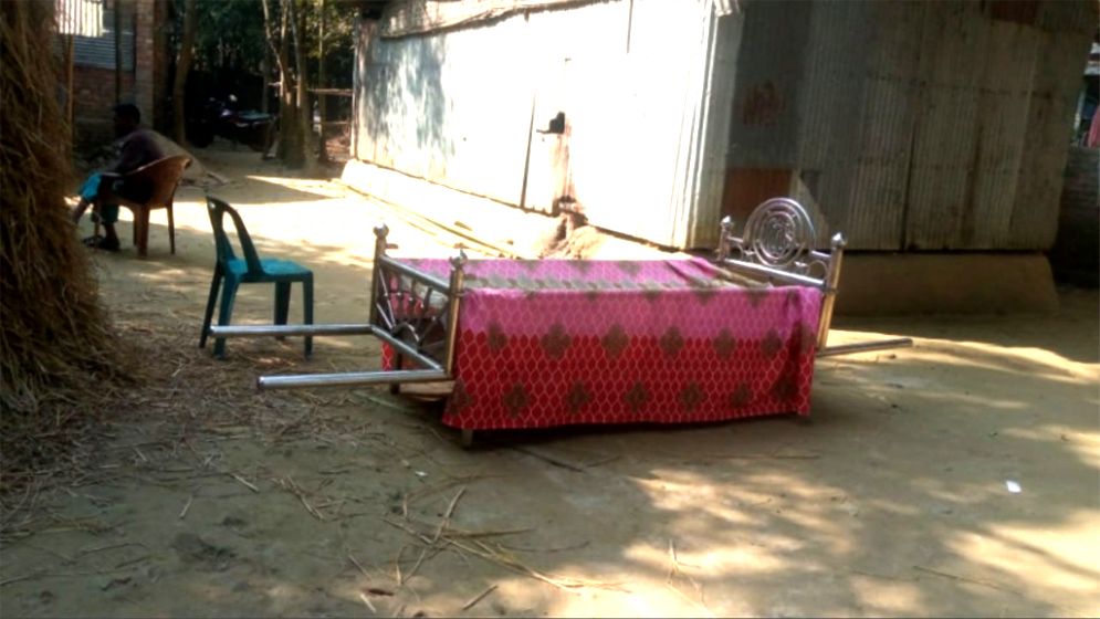 সম্পত্তি ভাগাভাগি শেষে ৩০ ঘণ্টা পর বাবার লাশ দাফন