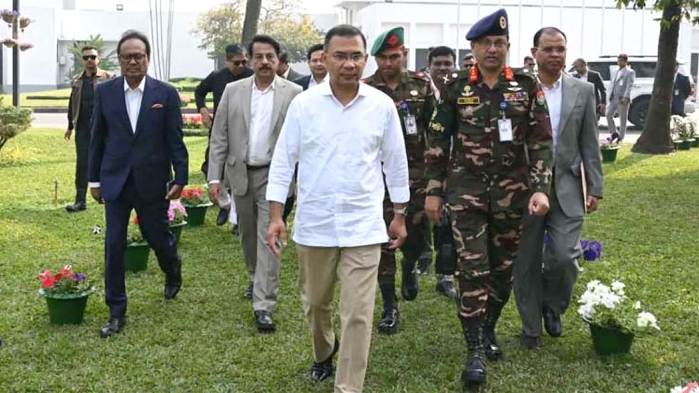 তেজগাঁও কার্যালয়ে অফিস শুরু করলেন প্রধানমন্ত্রী