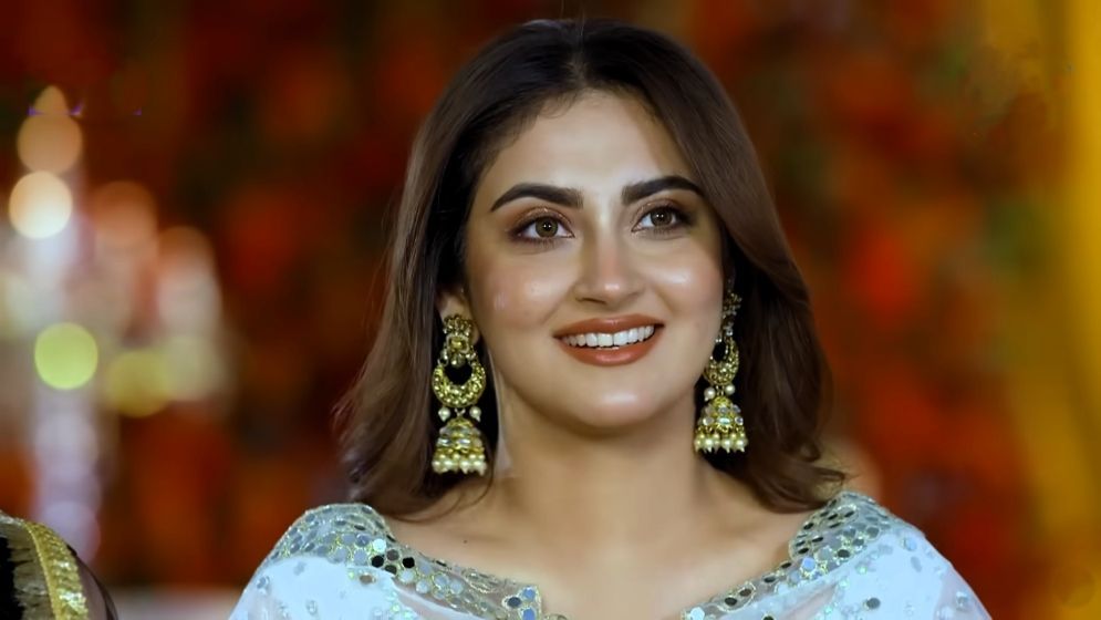 গুঞ্জনের অবসান: ভাইরাল ক্লিপ নিয়ে ব্যাখ্যা দিলেন হিবা বুখারী