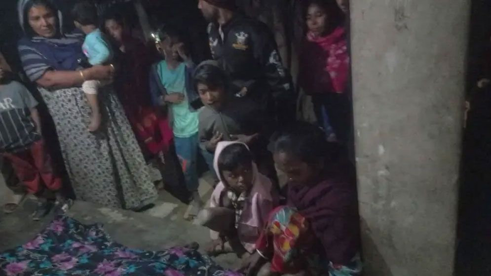 শিয়ালের সঙ্গে ধাক্কা লেগে উল্টে গেল আলমসাধু, নিহত ১, আহত ১৫