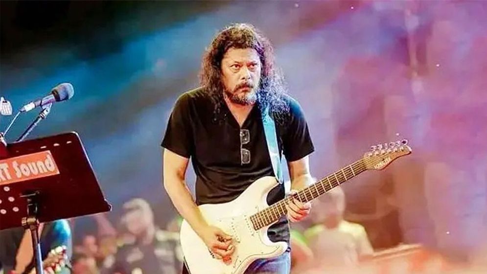 শপথের রাতে সংসদের সামনে জেমসের কনসার্ট