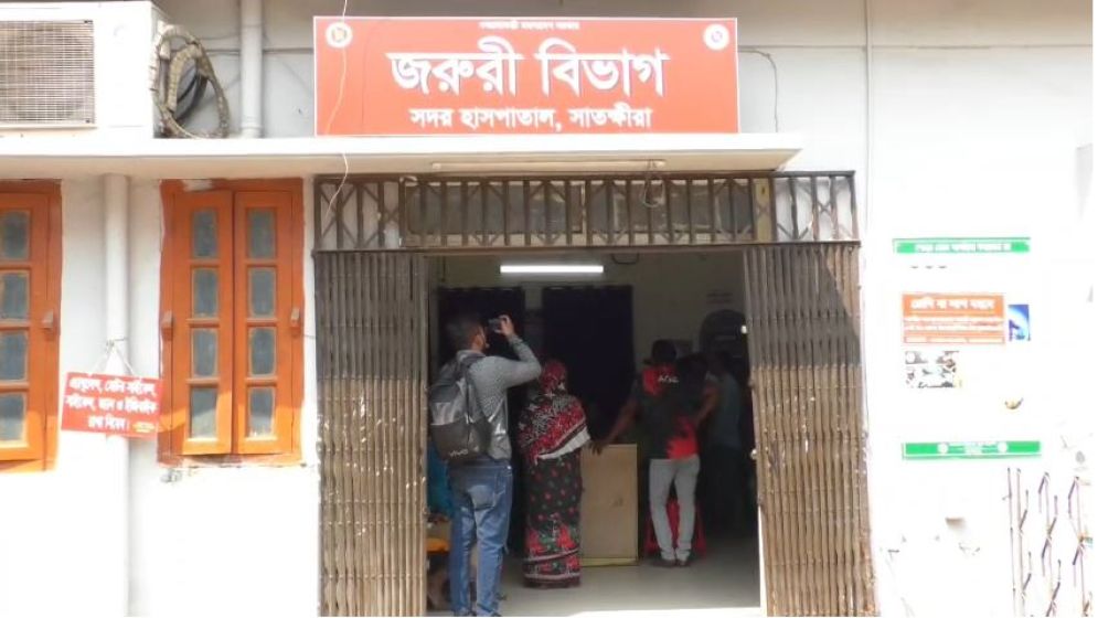 সাতক্ষীরায় গরু বোঝাই নসিমন খাদে, নিহত ১