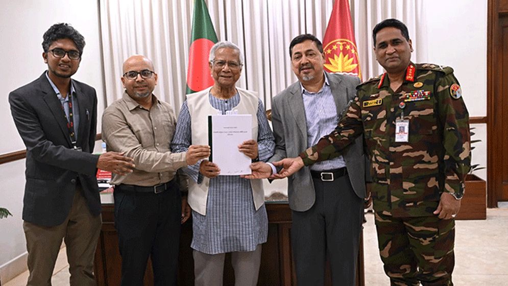 প্রধান উপদেষ্টার কাছে নজরদারি প্রযুক্তি পর্যালোচনা বিষয়ক প্রতিবেদন জমা