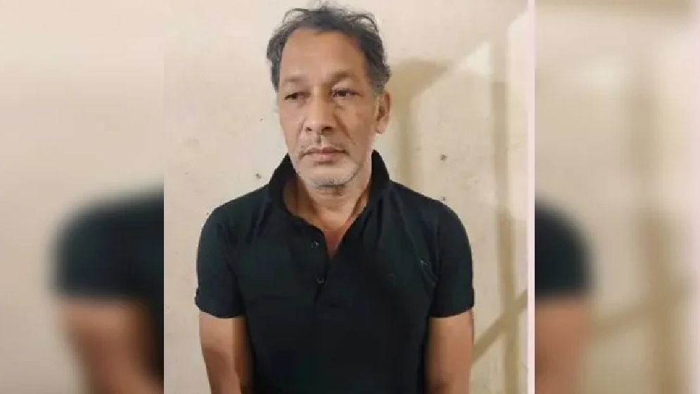 সাবেক ভূমিমন্ত্রীর স্ত্রীর গাড়িচালক গ্রেপ্তার