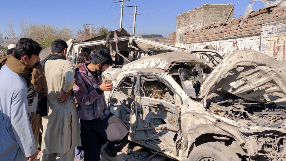 পাকিস্তানে বোমা বিস্ফোরণে নিহত ১২